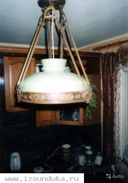 Люстра с зеленым плафоном. Старинная