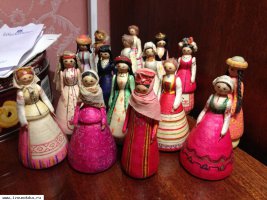 Девушки в нац костюмах республик СССР
