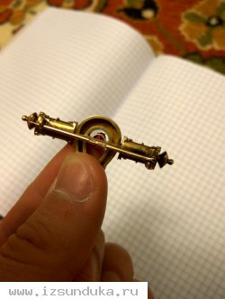 Старинная золотая заколка с рубином