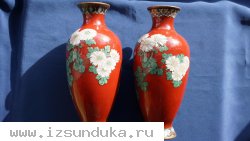 Две старинные вазы Клуазоне (Cloisonne) с изящным цветочным рисунком. Япония, период Мэйдзи, сер. XIX  века.