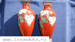 Две старинные вазы Клуазоне (Cloisonne) с изящным цветочным рисунком. Япония, период Мэйдзи, сер. XIX  века.