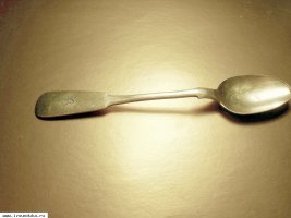 Серебряная ложечка с вензелем.