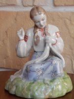 Фигурки вышивальщиц