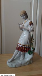 Статуэтка "Гадание на ромашке", ЗХК, СССР