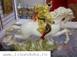 Статуэтка "Иван-царевич и Жар-птица".