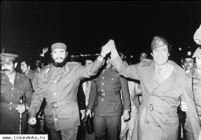 Пилотка Муаммара Каддафи с автографом 1972г.